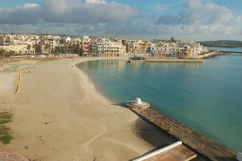 Water'S Edge Hotel Birżebbuġa 外观 照片